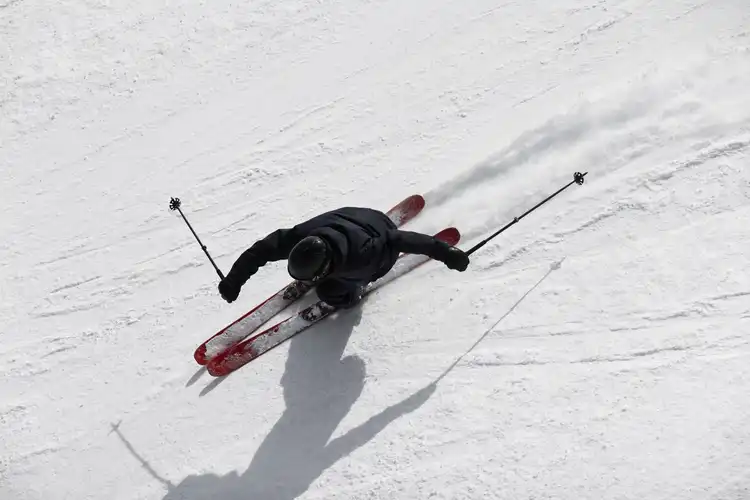 Activité de ski à proximité de maisons à vendre dans les Laurentides